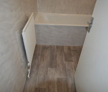 3 bedroom flat to rent - Photo 6