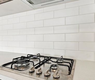 NEW BUILD HOME FOR RENT IN THORNHILL PARK - Photo 4