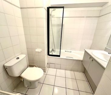 Location Appartement 1 pièce 30m² LYON 7ème - Photo 6