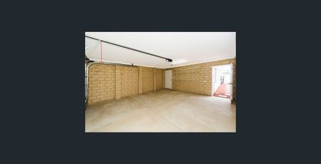 Modern Family Home - Photo 5