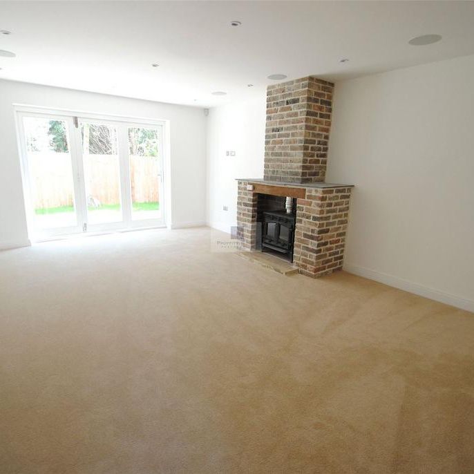 4 bedroom detached house to rent - Photo 1