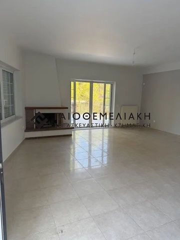 Διαμέρισμα για ενοικίαση - Άνοιξη, - Φωτογραφία 2