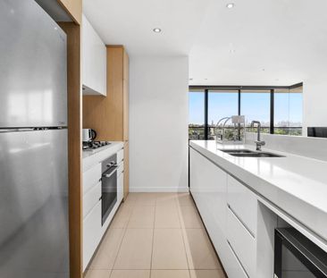 Furnished Luxe City-View Living Above Tooronga Village - Photo 4