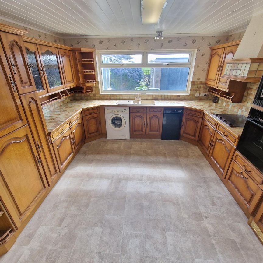 4 bedroom detached property to rent - Photo 1