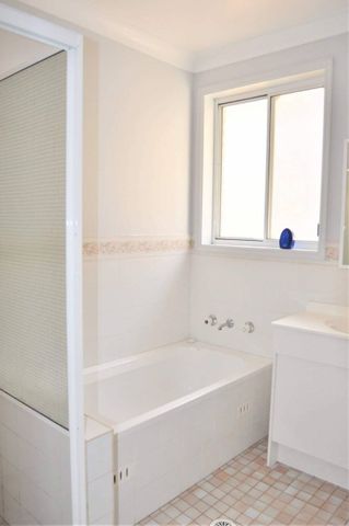 LIGHT, BRIGHT AND COMFORTABLE - Photo 5