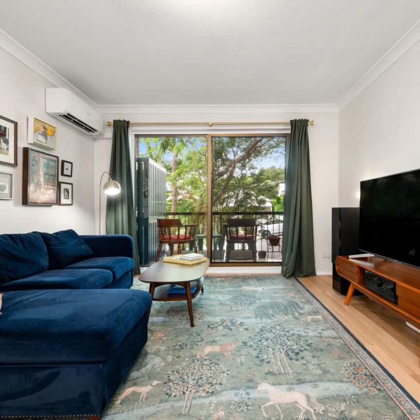 VERSATILE LIVING WITH LEAFY OUTLOOK IN PRIME PADDINGTON LOCATION - Photo 1