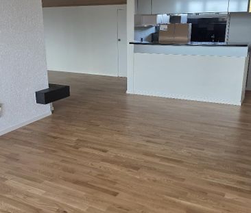 Charmante 5 Zimmerwohnung mit Wintergarten und grossem Balkon - Photo 2