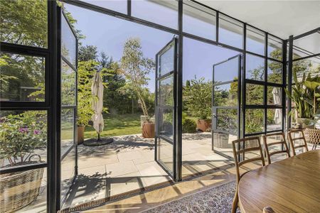 5 bedroom detached house to rent - Photo 4