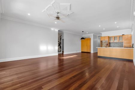 Charming Inglewood Classic - Photo 3