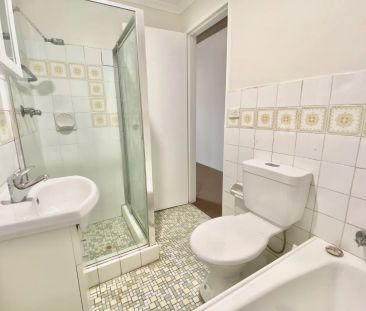 Conveniently located Two Bedroom Apartment - Photo 2