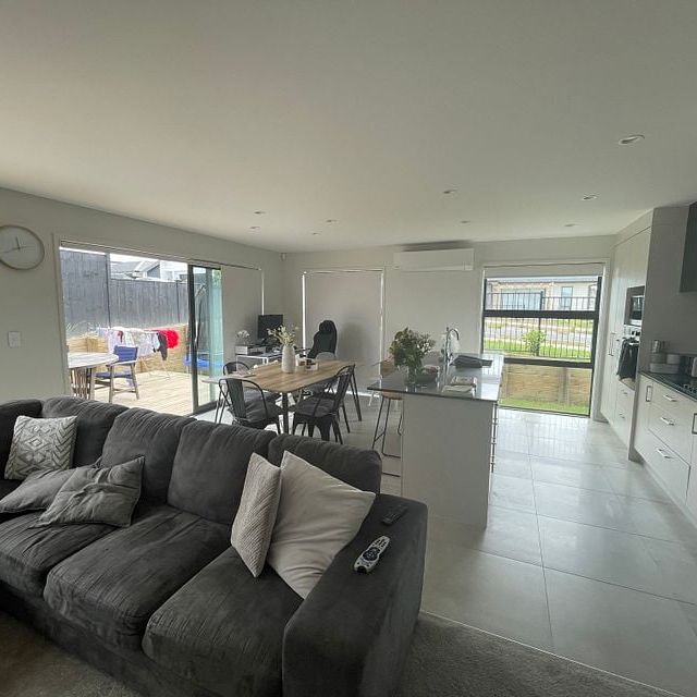 3bd house, Viewing at 11:30 am, Saturday, 29th Nov - Photo 1