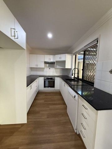 Recently Renovated Townhouse in Prime Kelvin Grove Location - Photo 5