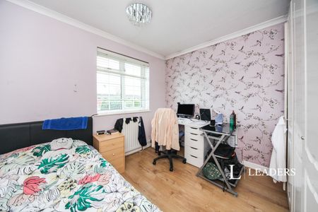 3 bedroom house to rent Linmere Walk, Houghton Regis, Dunstable, Bedfordshire, LU5 - Photo 4