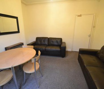 4 bedroom detached house to rent - Photo 2