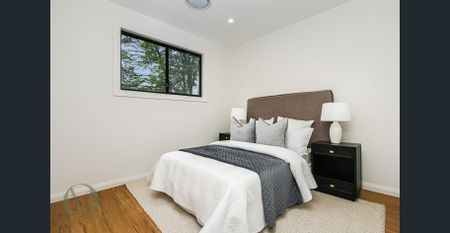 Contemporary Luxury Living in a Near - New Family Duplex - Photo 3