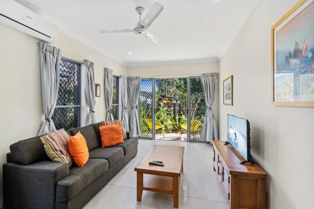 Modern furnished home with pool, steps from Palm Cove Beach - Photo 2
