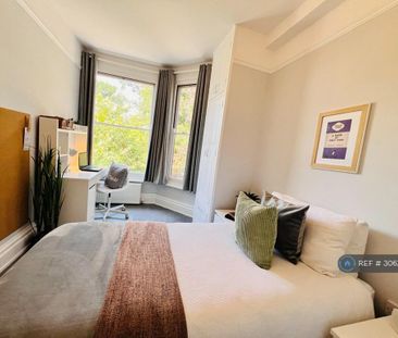 1 bedroom in a house share to rent - Photo 2