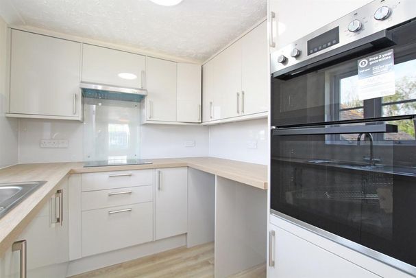 2 bedroom retirement property to rent - Photo 1
