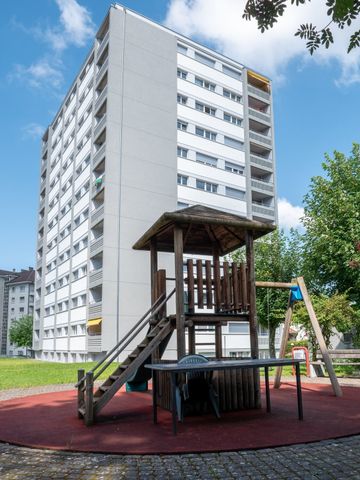 Appartement de 4.5 pièces au dernier étage avec balcon - Photo 2