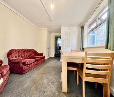 6 bedroom terraced house to rent - Photo 1