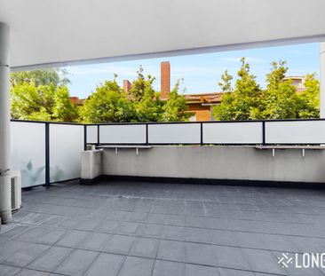 Stylish Apartment in Prime St Kilda - Photo 3