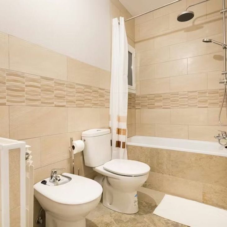 Carrer de Viladomat, Barcelona, Catalonia 08015 - Photo 1