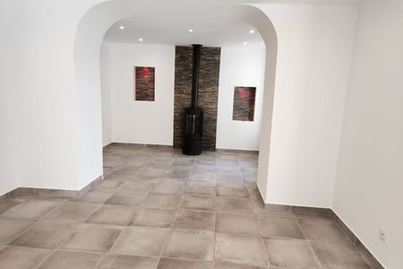 SAINT CHAMAS - Maison mitoyenne de 110m² rénovée à neuf - Photo 4