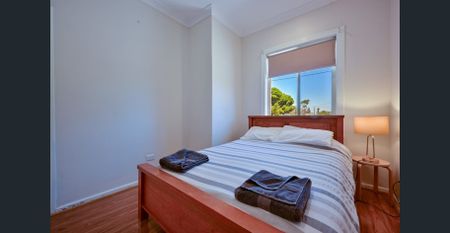 Fully Furnished And Tastefully Upgraded - Photo 4