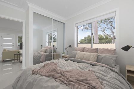 CENTRAL, PRIVATE LIVING - 2 BEDROOM GRANNY FLAT - Photo 3