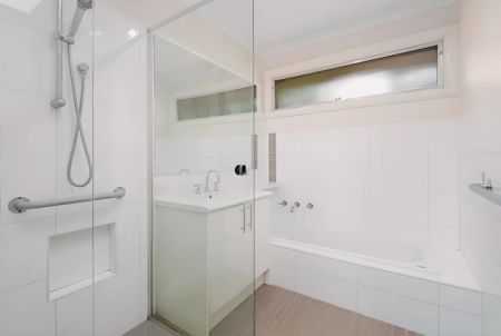 3 Bed, 1 Bath - Photo 5