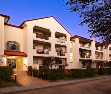 Spacious Living - Photo 6