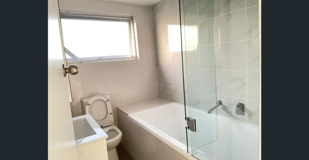 Freshly Renovated Spotlessly Clean Entire Home - Photo 1