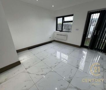 Norwood Road, UB2 - Photo 2