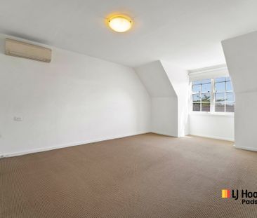 Modern & Bright 2-Bedroom Townhouse - Photo 2