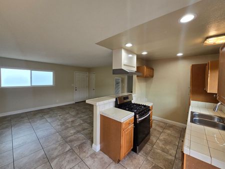 2267 Pomona Avenue - #A, Costa Mesa, CA 92627 - Photo 4