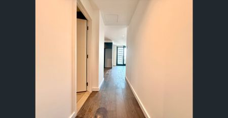 Contemporary One-Bed Residence in a Premium Docklands Location - Photo 5