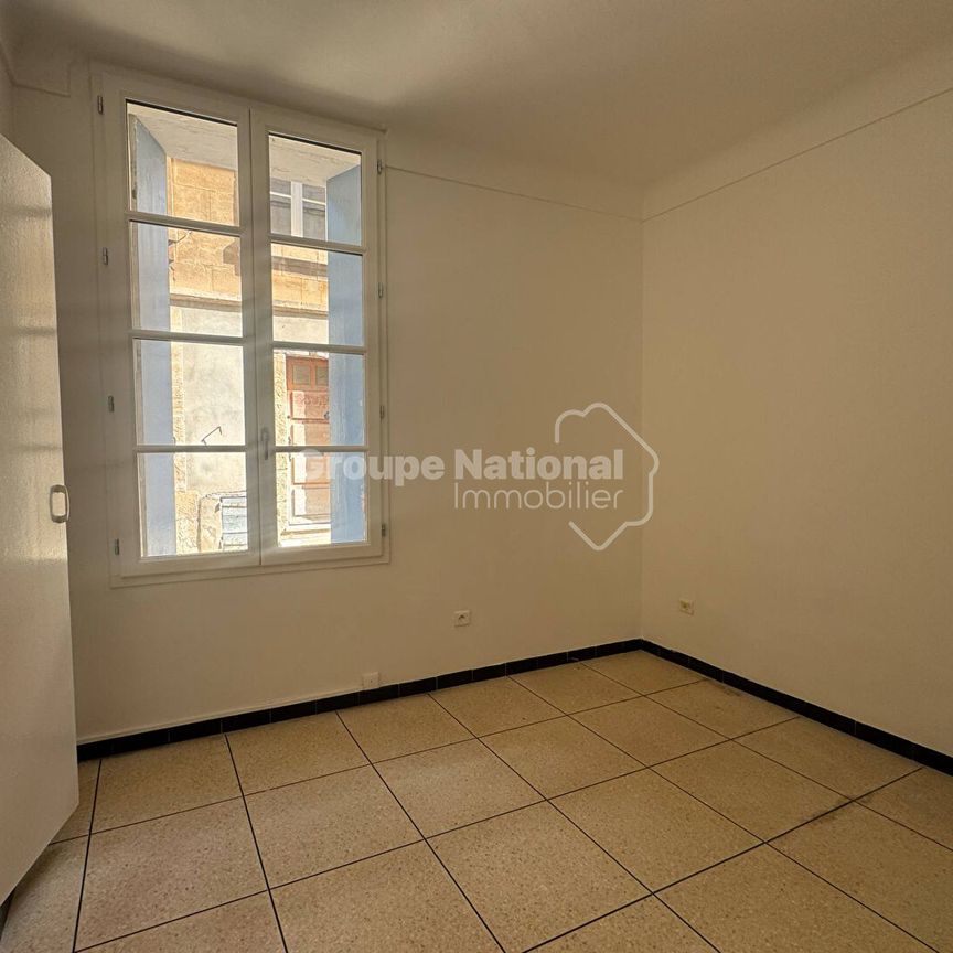 PETIT T2 - RUE DE L'AGNEAU ARLES, - Photo 1
