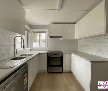 SPACIOUS RENOVATED LIVING - Photo 6