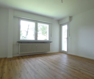 *** Tolle Lage – top saniert – 3 Zimmer mit Balkon! *** - Photo 2