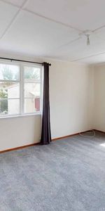 Roslyn - 3 Bedrooms - Photo 3