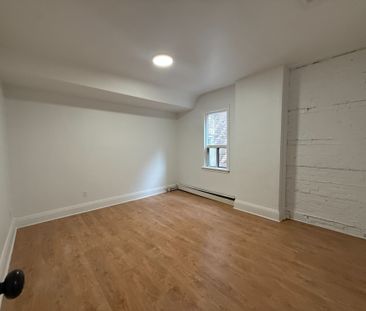 For Lease - 1303 Bloor Street Unit# 2, Toronto, Ontario - Photo 5