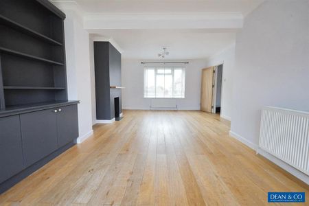 4 bedroom end of terrace house to rent - Photo 4