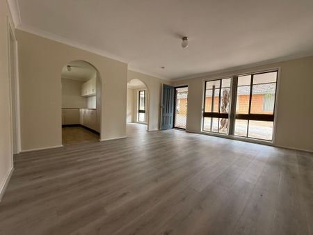 Stylish and Spacious 3 Bedroom Home - Photo 4