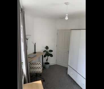 Room in a Shared House, Queenscourt, HA9 - Photo 2