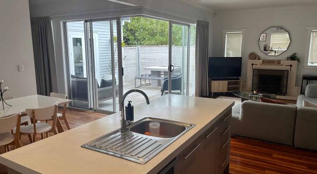 Charming 4 Bedroom Home in Mt Eden - Photo 1