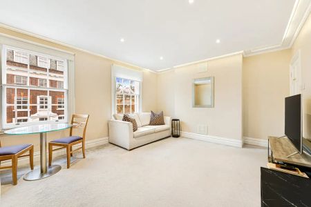 1 bedroom flat in London - Photo 2