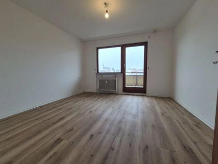 4,5 Zimmerwohnung inkl. TG-Platz mit grandiosem Blick auf den Oberen See u. die Altstadt Böblingens - Photo 5