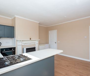 3 bedroom Terraced House to rent - Photo 6