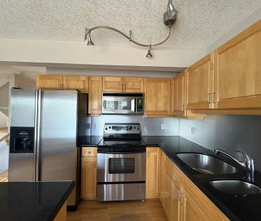A beautiful two bedroom townhouse in a great neighborhood of Renfre... - Photo 1