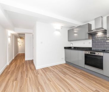 1 Bed Flat, Lee High Road, SE12 - Photo 5